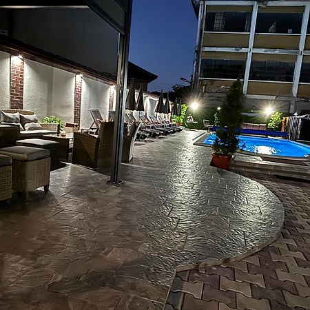 Hotel Rai Τριάβνα Εξωτερικό φωτογραφία