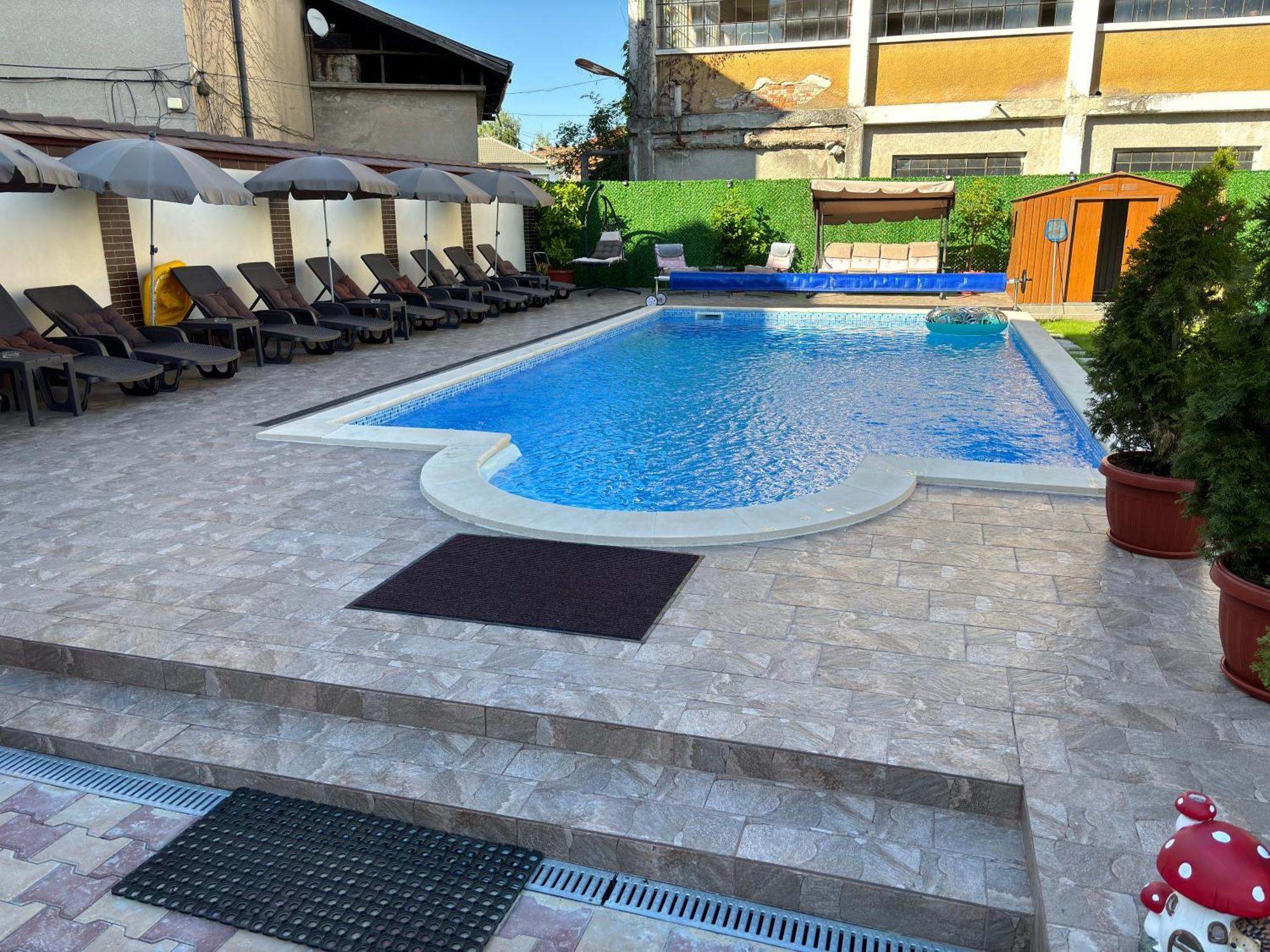 Hotel Rai Τριάβνα Εξωτερικό φωτογραφία