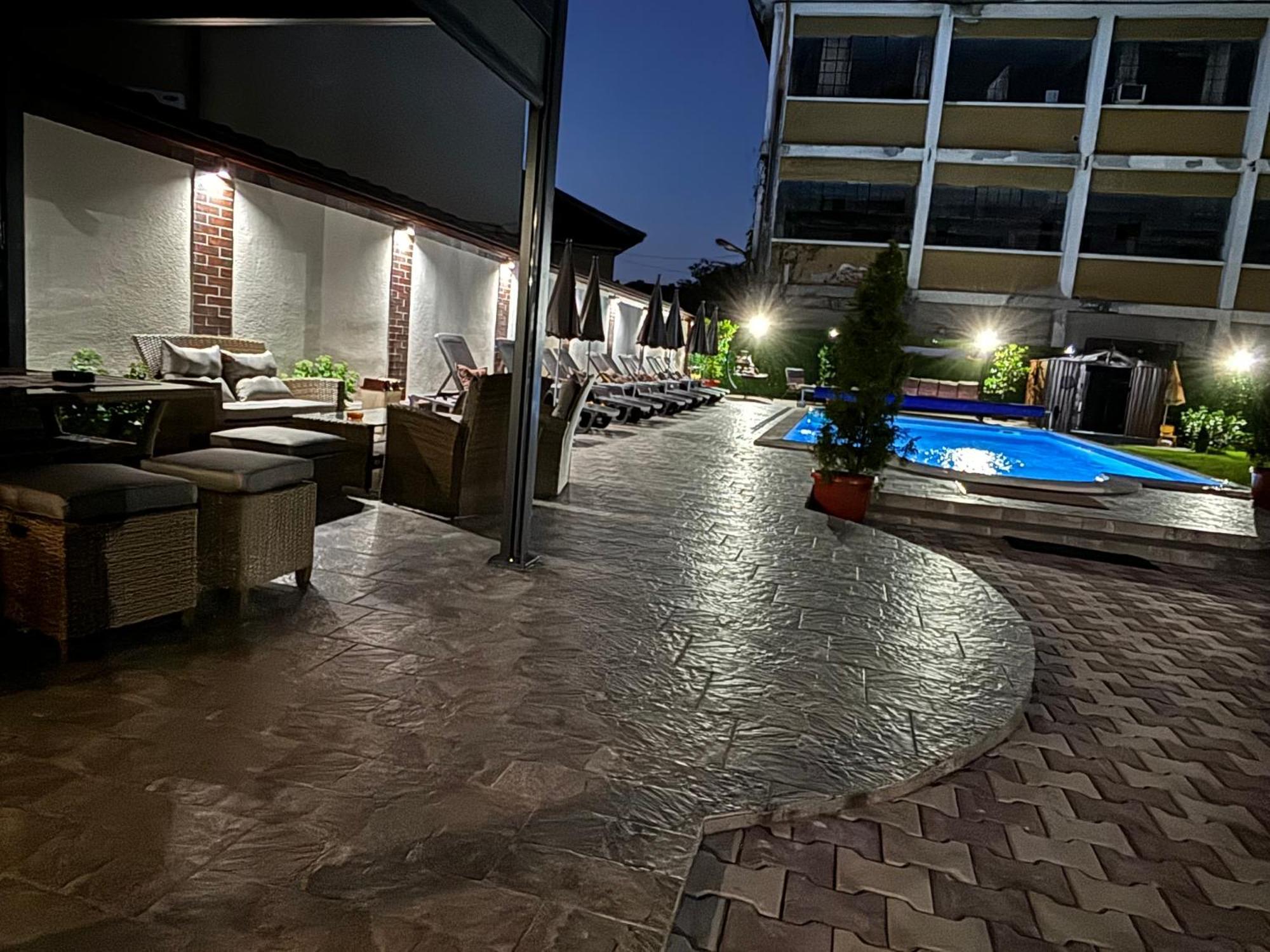 Hotel Rai Τριάβνα Εξωτερικό φωτογραφία