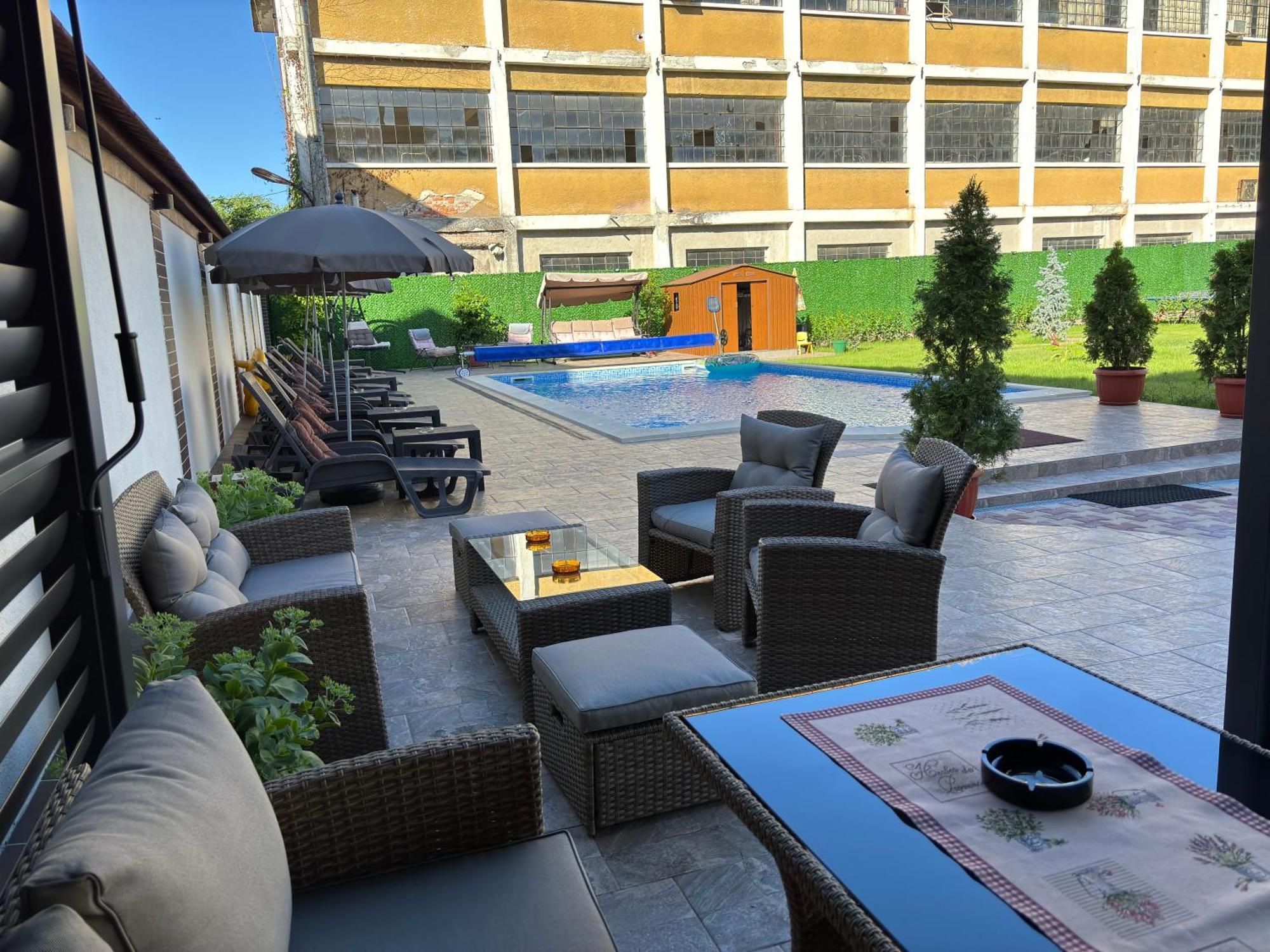 Hotel Rai Τριάβνα Εξωτερικό φωτογραφία