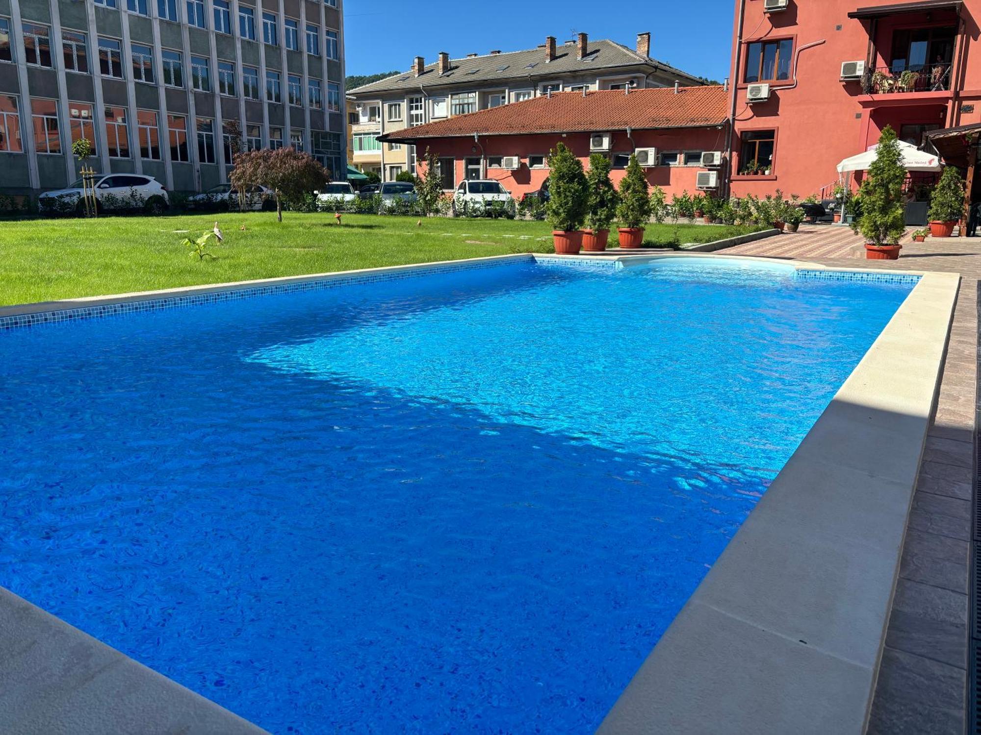 Hotel Rai Τριάβνα Εξωτερικό φωτογραφία