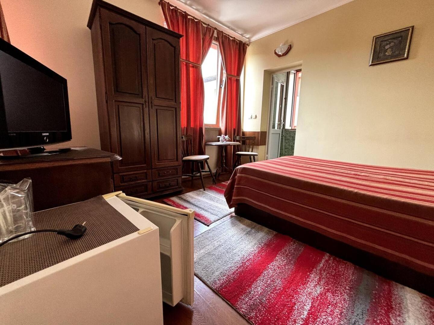 Hotel Rai Τριάβνα Εξωτερικό φωτογραφία