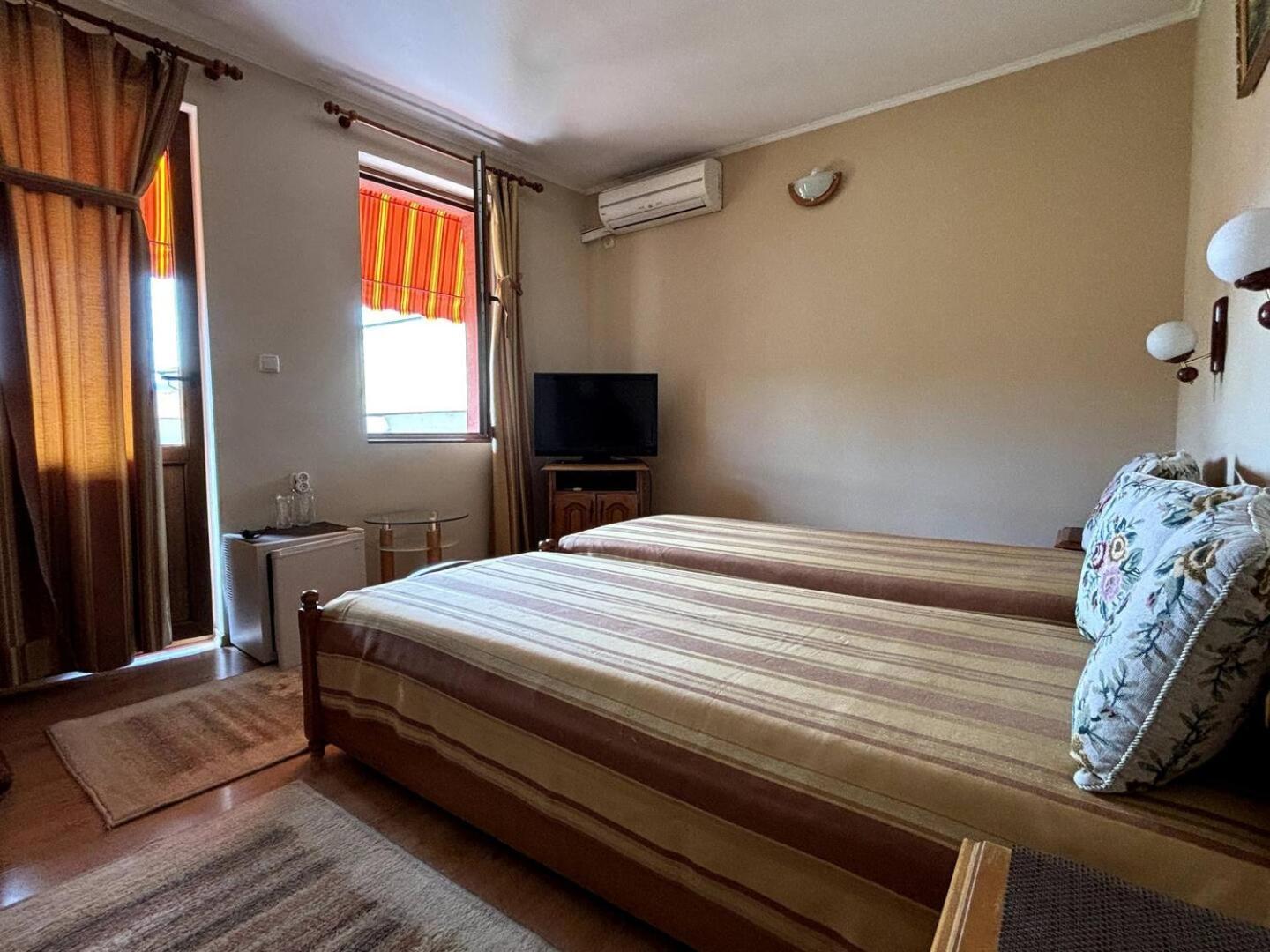 Hotel Rai Τριάβνα Εξωτερικό φωτογραφία