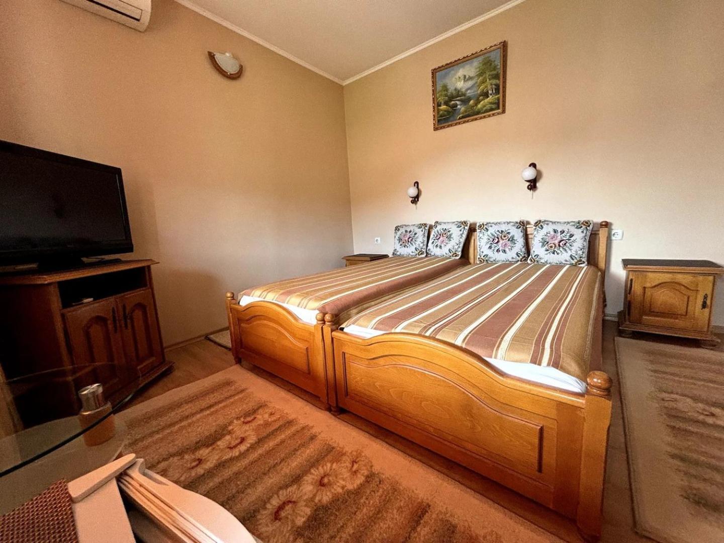 Hotel Rai Τριάβνα Εξωτερικό φωτογραφία