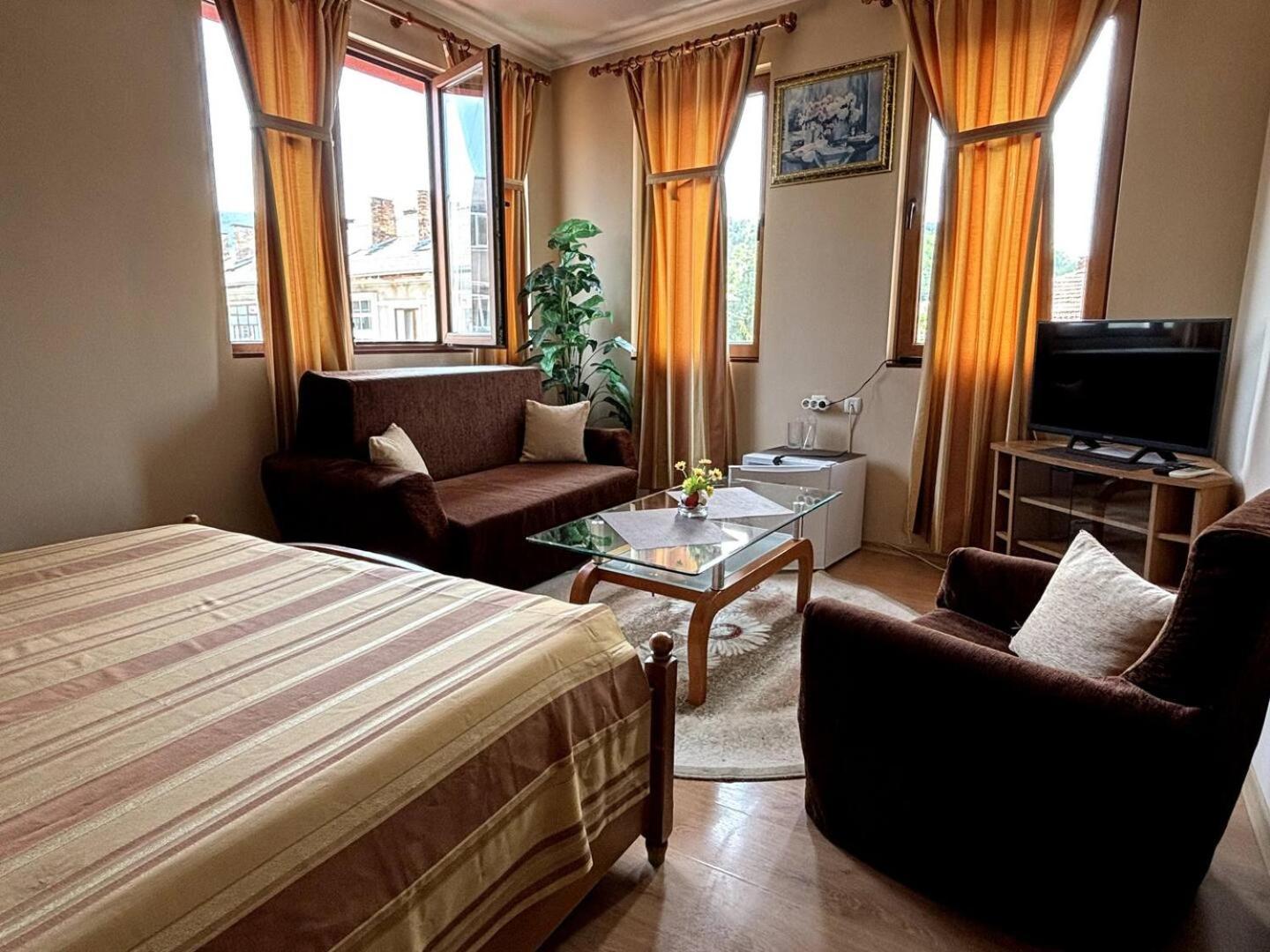 Hotel Rai Τριάβνα Εξωτερικό φωτογραφία