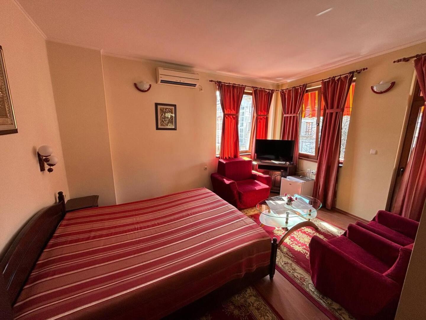 Hotel Rai Τριάβνα Εξωτερικό φωτογραφία