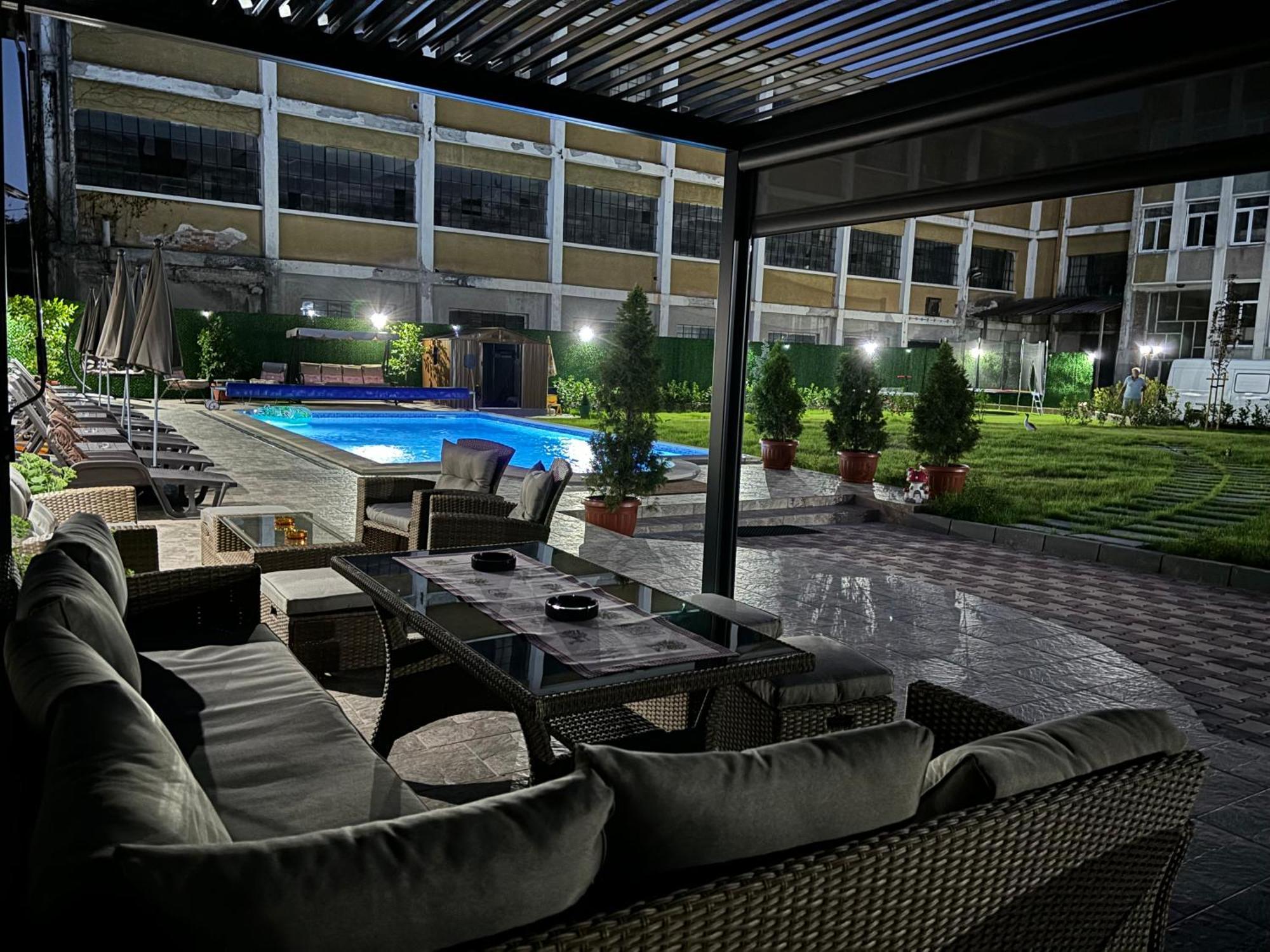 Hotel Rai Τριάβνα Εξωτερικό φωτογραφία