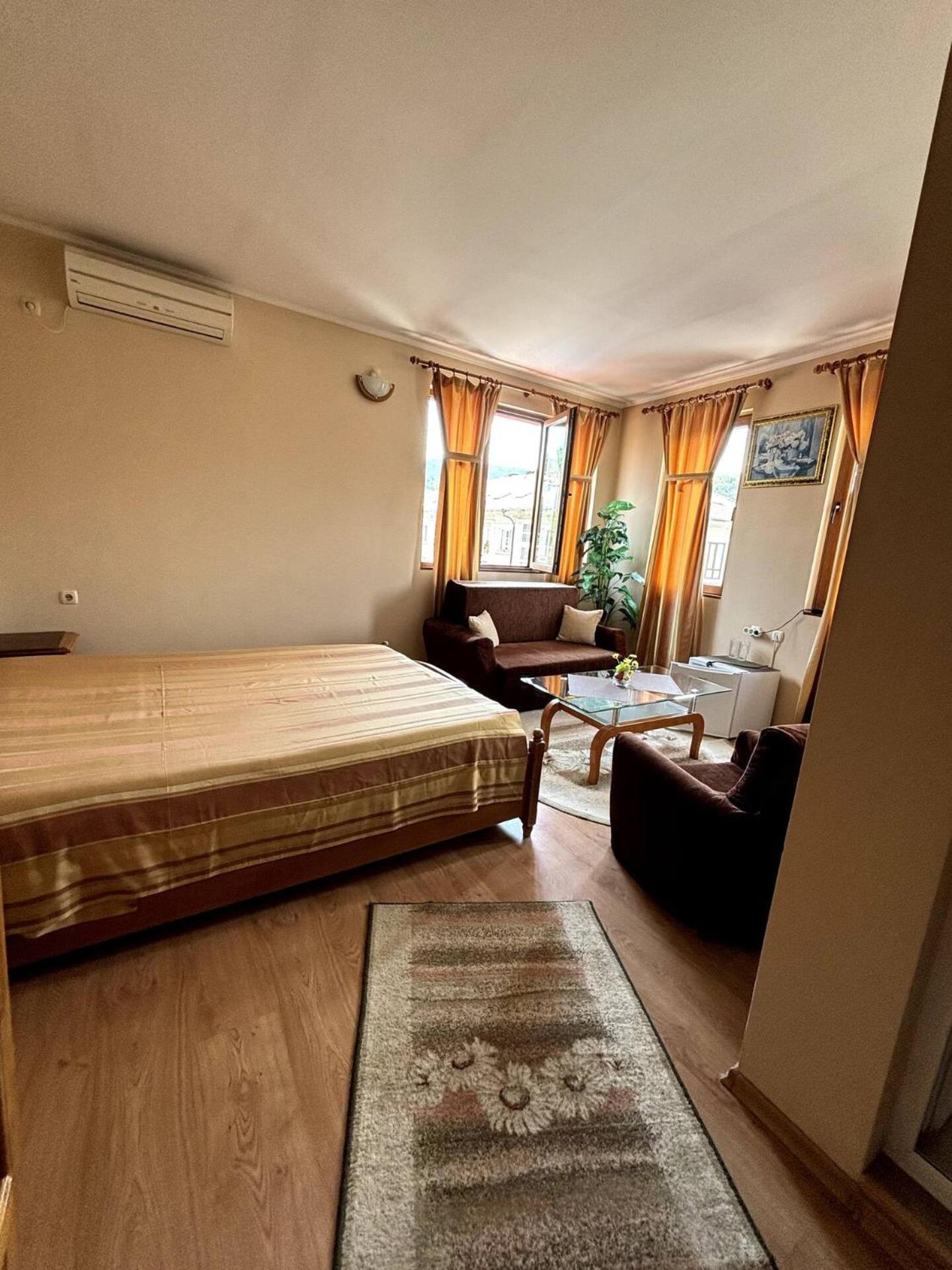 Hotel Rai Τριάβνα Εξωτερικό φωτογραφία